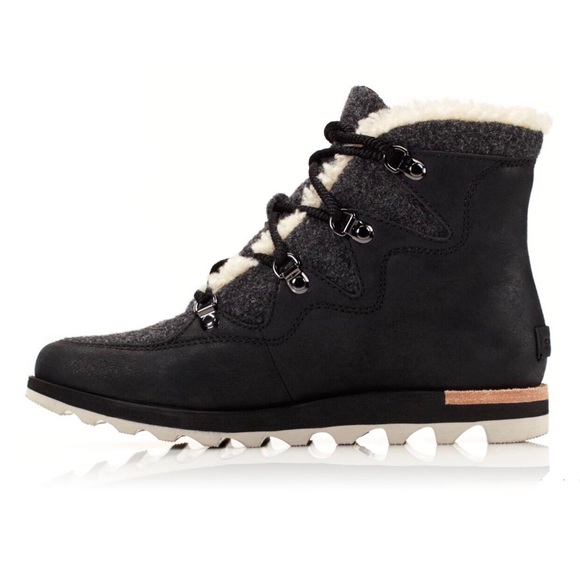 SOLD Sorel Women’s Sneakchic Alpine Boot sz 10 - Picture 2 of 6